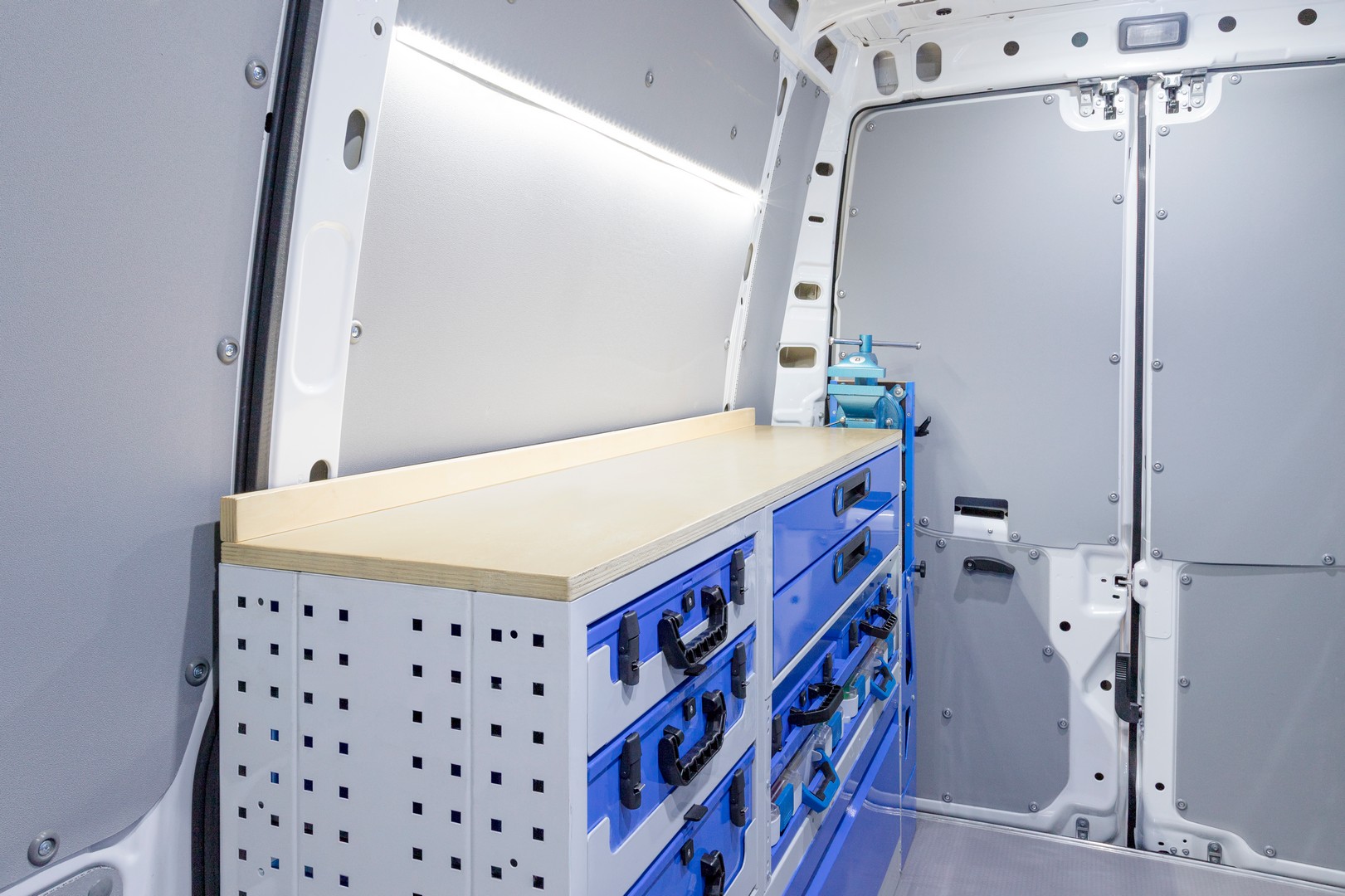 Bedrijfswagen inrichting | Hoogeveen | Pater Techniek | Tecnolam