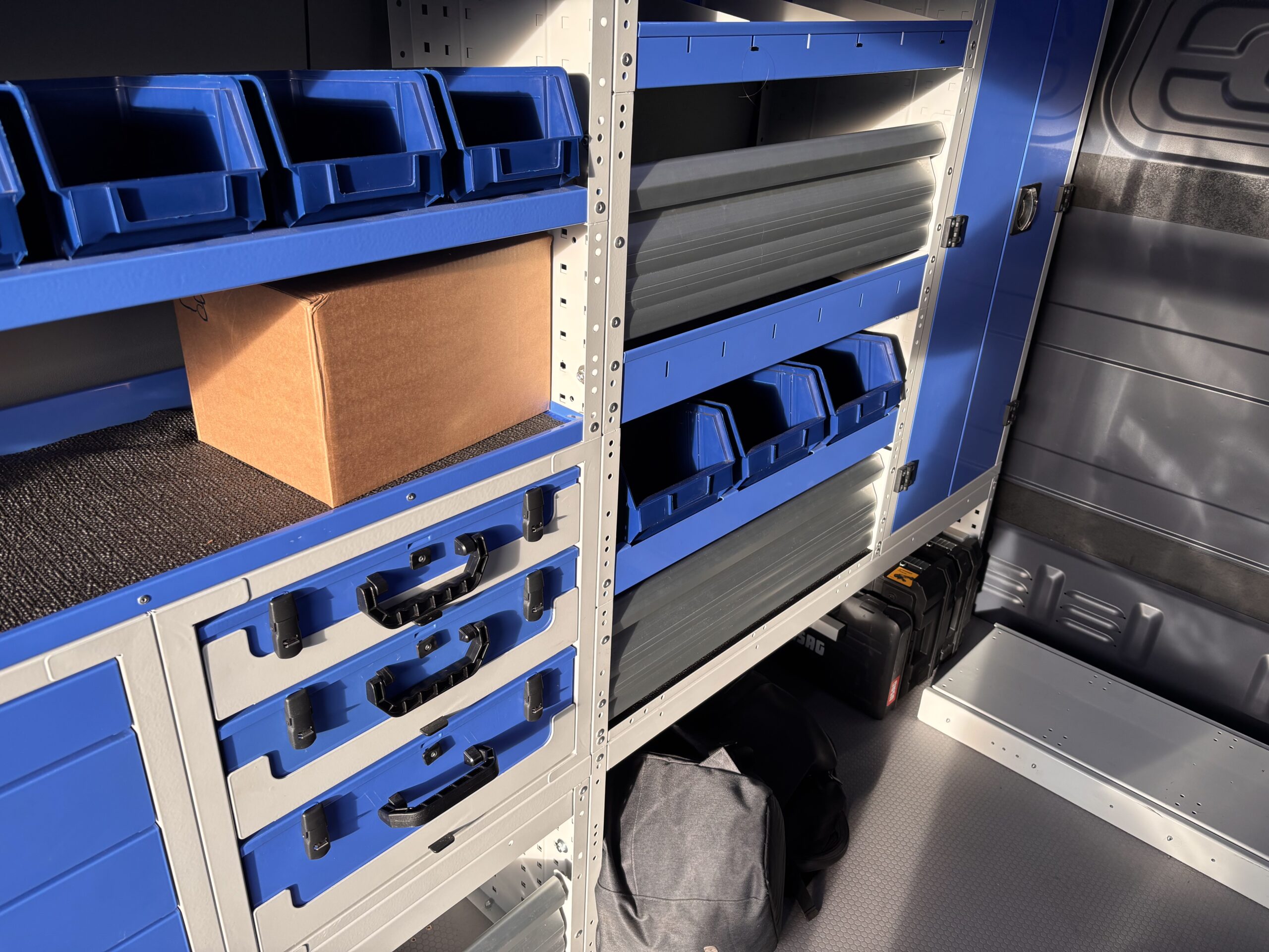 Bedrijfswagen_inrichting_|_Hoogeveen_|_Pater_Techniek_Tecnolam_IMG_2893