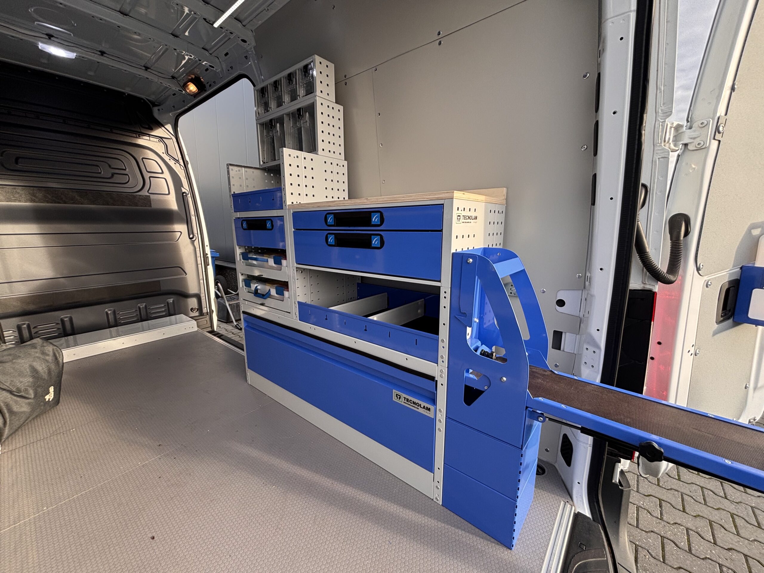 Bedrijfswagen_inrichting_|_Hoogeveen_|_Pater_Techniek_Tecnolam_IMG_2904